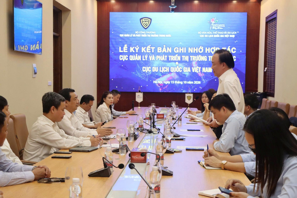 Cục Quản lý và Phát triển thị trường trong nước (Bộ Công thương) và Cục Du lịch Quốc gia Việt Nam (Bộ Văn hóa, Thể thao và Du lịch) đã ký kết Bản ghi nhớ hợp tác giai đoạn 2026-2030. (Ảnh: Cục Quản lý và Phát triển thị trường trong nước)
