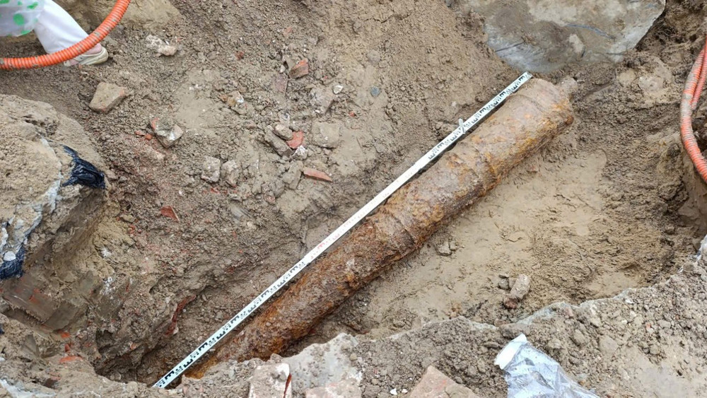 Hiện vật nằm ở độ sâu khoảng 1,5m, tại khu vực phía Đông Bắc Thành Điện Hải. (Ảnh: ĐX)
