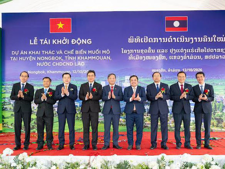 Các đại biểu tham dự buổi lễ - Ảnh: Thương vụ Việt Nam tại Lào

