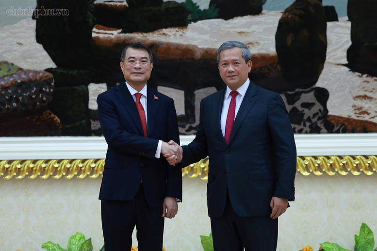 Chiều 9/10, ngay sau lễ đón chính thức trọng thể tại Cung Hòa Bình ở Thủ đô Phnom Penh, Thủ tướng Chính phủ Lê Minh Hưng và Thủ tướng Vương quốc Campuchia Hun Manet đã tiến hành hội đàm - Ảnh: chinhphu.vn/Nhật Bắc