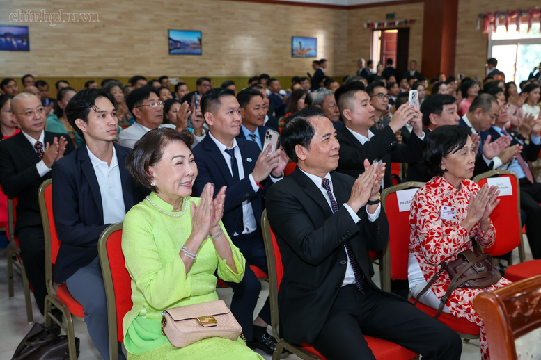 Đại diện cộng đồng người gốc Việt tại Campuchia tham dự cuộc gặp - Ảnh: chinhphu.vn/Nhật Bắc
