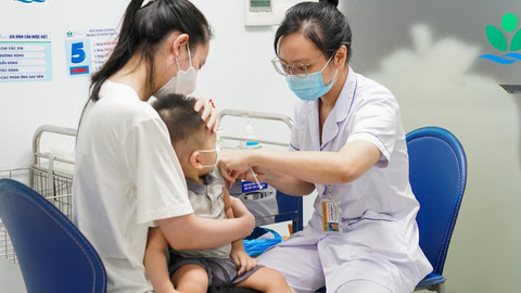 Tiêm vaccine là cách phòng bệnh chủ động.
