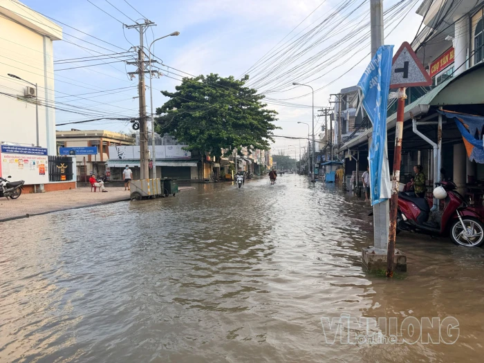 Triều cường tiếp tục gây ngập một số khu vực trũng thấp