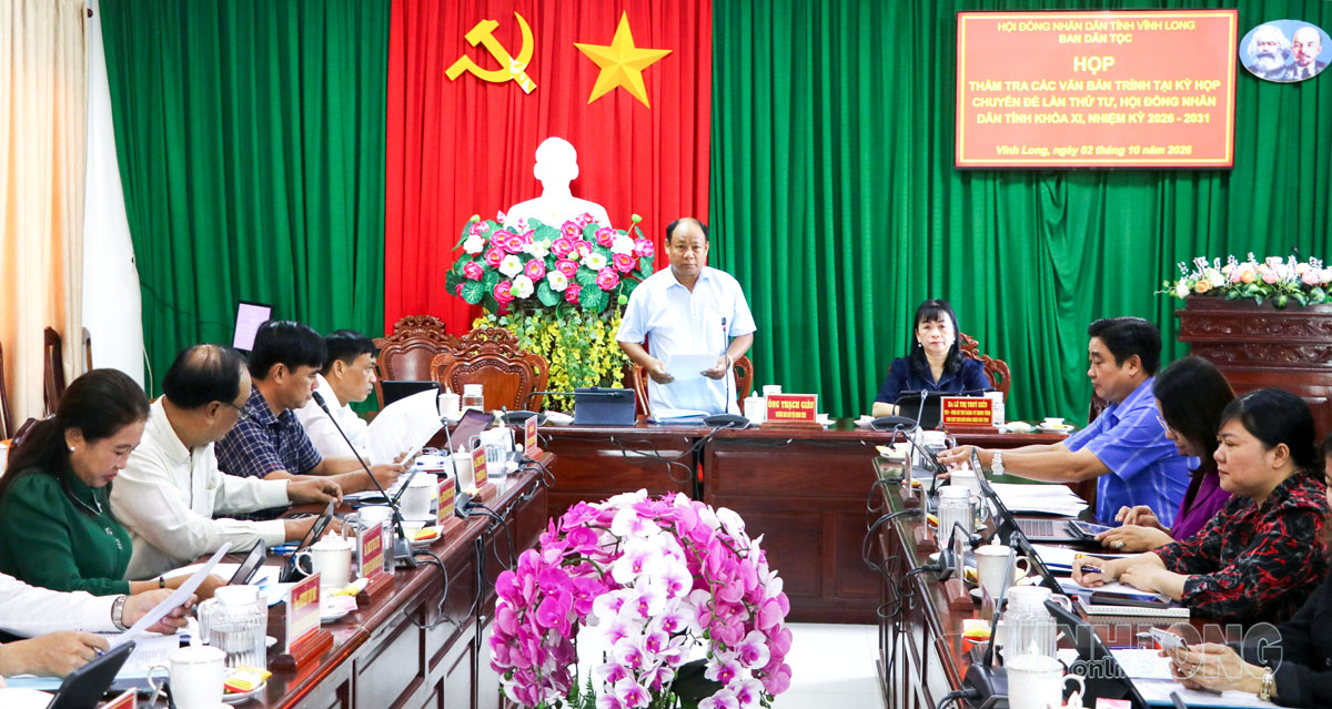 Đồng chí Thạch Giàu- Trưởng Ban Dân tộc HĐND tỉnh chủ trì cuộc họp.  