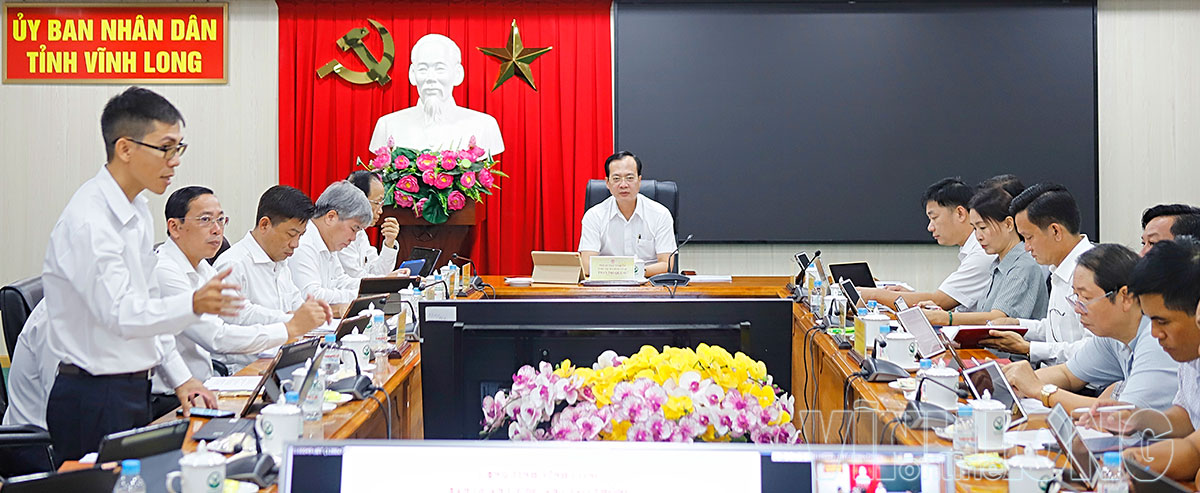 Phó Bí thư Tỉnh ủy, Chủ tịch UBND tỉnh Trần Trí Quang chủ trì tại điểm cầu UBND tỉnh.