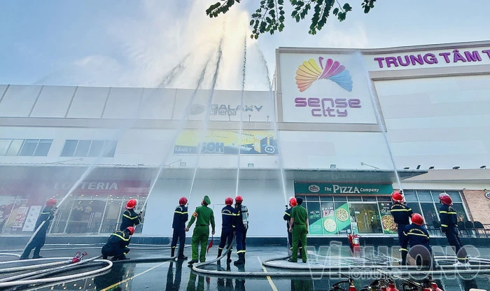 Thực tập phương án chữa cháy và cứu nạn, cứu hộ Trung tâm Thương mại Sense City Bến Tre
