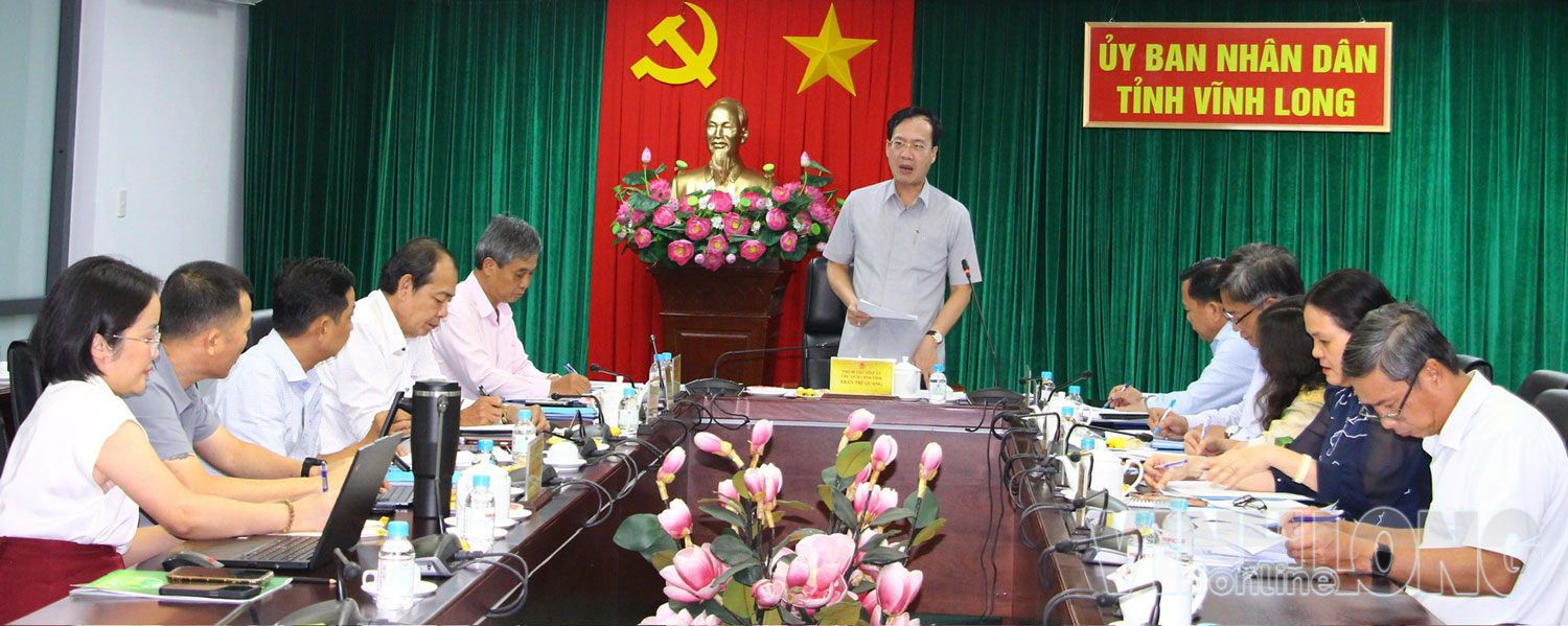 Đồng chí Trần Trí Quang- Phó Bí thư Tỉnh ủy, Chủ tịch UBND tỉnh chủ trì cuộc họp.