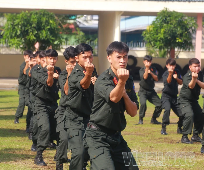Mãn nhãn với màn xử lý tình huống của lực lượng Cảnh sát cơ động