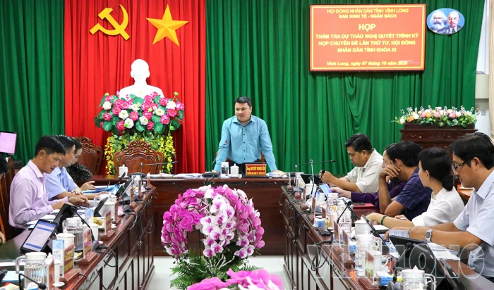 Họp thông qua dự thảo quyết định thành lập đoàn, đề cương giám sát việc thực hiện dự toán thu, chi ngân sách