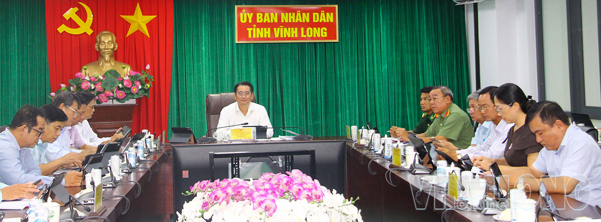Đồng chí Nguyễn Quỳnh Thiện, Tỉnh ủy viên, Phó Chủ tịch UBND tỉnh, cùng lãnh đạo các sở, ban, ngành, địa phương có liên quan dự điểm cầu tại tỉnh.

