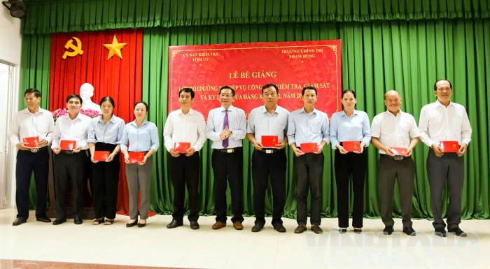 Bế giảng lớp bồi dưỡng nghiệp vụ công tác kiểm tra, giám sát và kỷ luật của Đảng