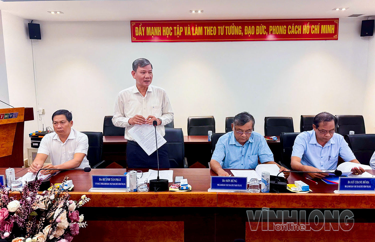 Đồng chí Huỳnh Tấn Phát- Phó Giám đốc Báo và phát thanh, truyền hình Vĩnh Long phát biểu tại buổi làm việc.