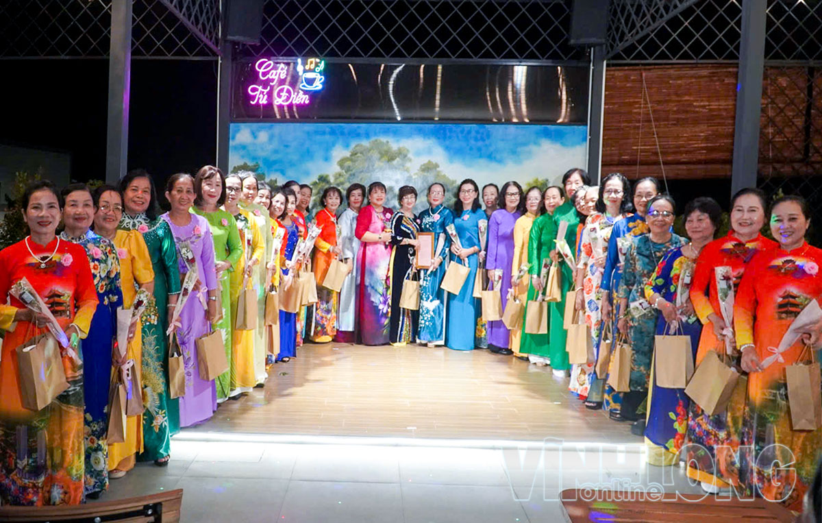 Ra mắt CLB Dân vũ khu phố 3.