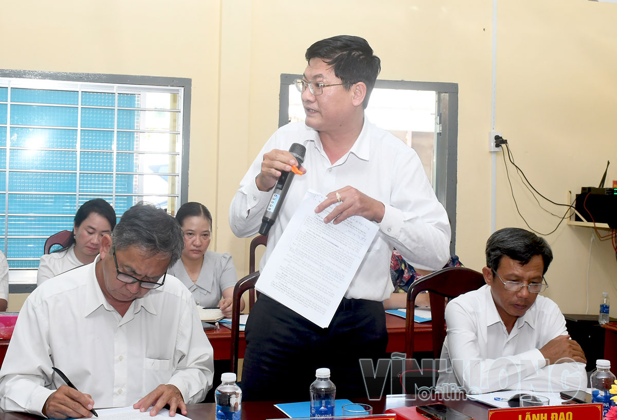  Đại biểu các sở, ngành nêu ý kiến tại buổi làm việc.