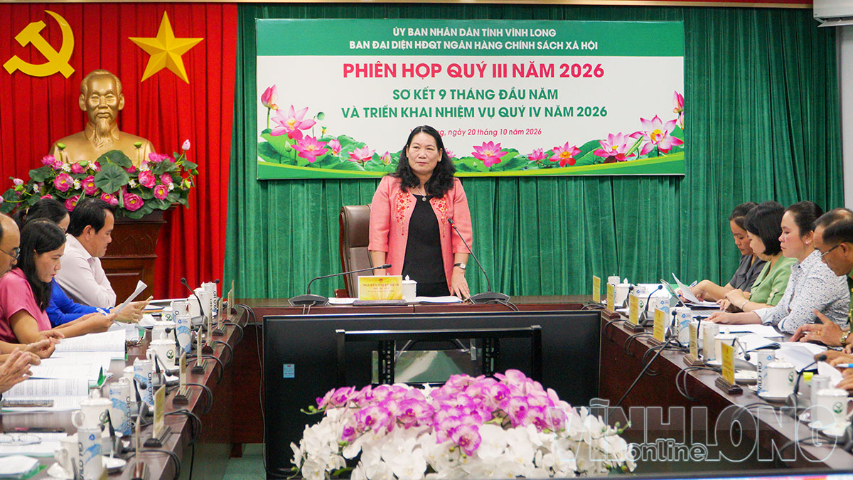 Đồng chí Nguyễn Thị Bé Mười- Tỉnh ủy viên, Phó Chủ tịch UBND tỉnh, Trưởng Ban Đại diện Hội đồng quản trị Ngân hàng Chính sách xã hội tỉnh chủ trì phiên họp.
