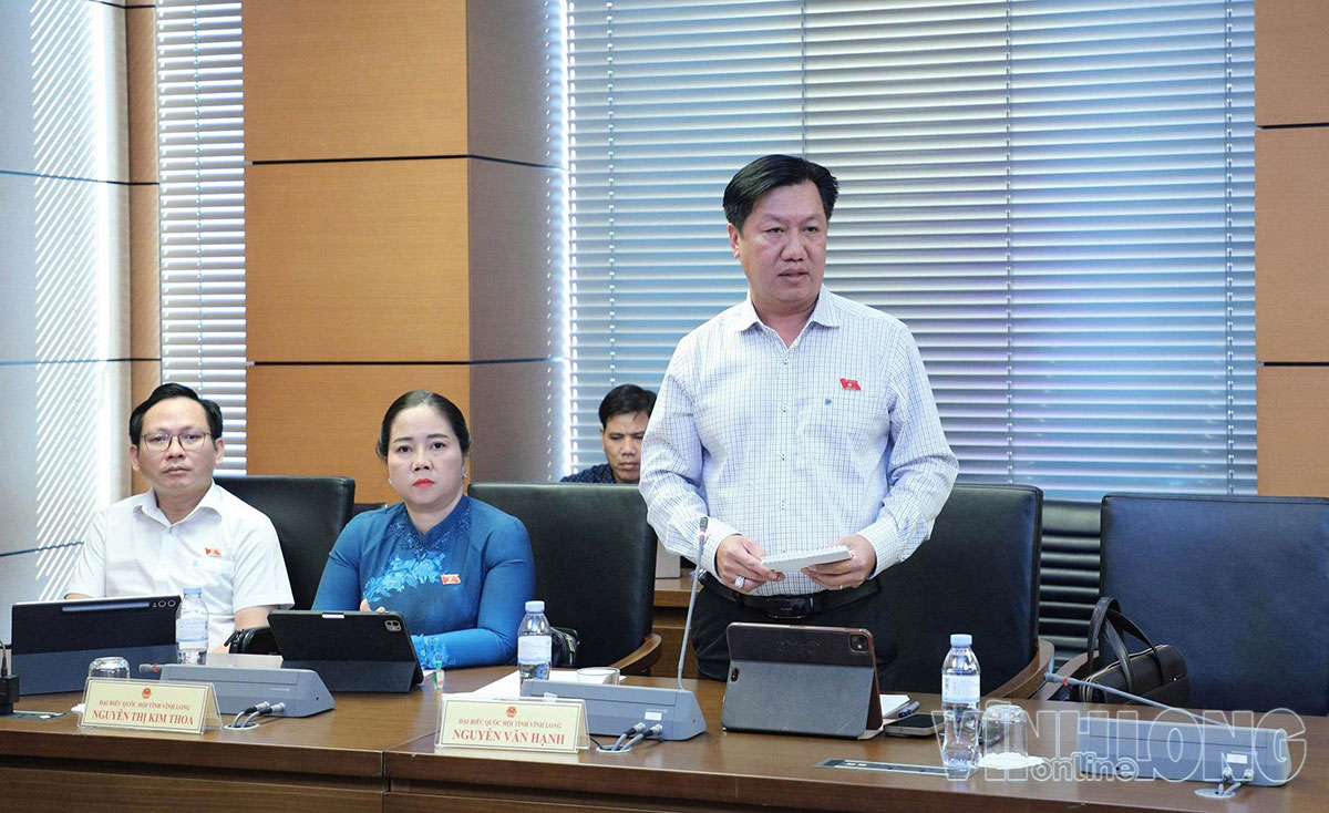 
Đại tá Nguyễn Văn Hạnh, Phó Giám đốc Công an tỉnh Vĩnh Long phát biểu tại Tổ  chiều ngày 19/10/2026.