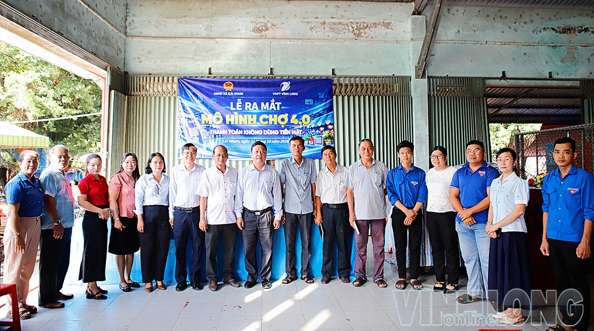 VNPT Vĩnh Long phối hợp cùng UBND xã Cái Nhum tổ chức lễ ra mắt mô hình “Chợ 4.0 - thanh toán không dùng tiền mặt” tại chợ Cái Nhum.