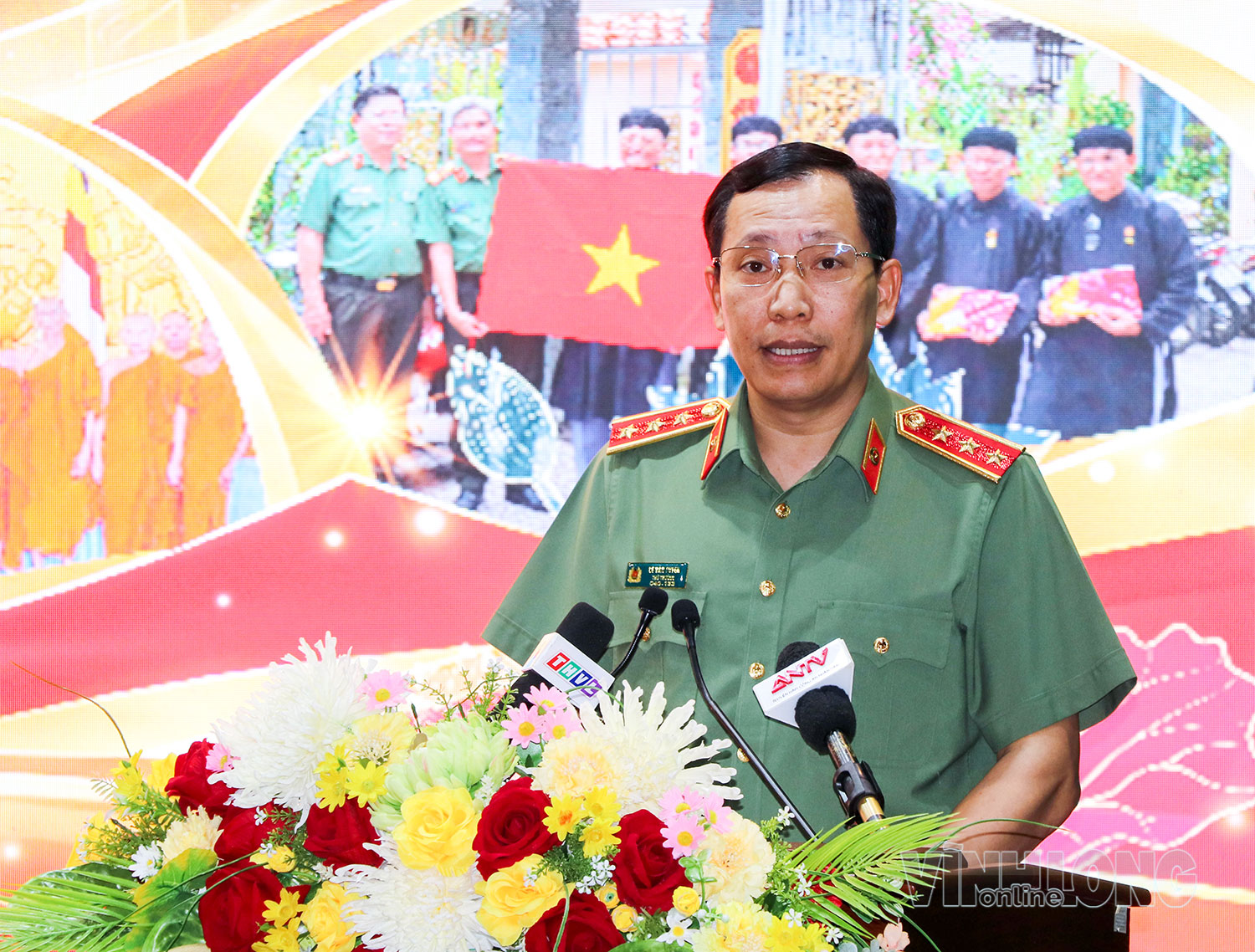 Thượng tướng Lê Văn Tuyến- Ủy viên Trung ương Đảng, Thứ trưởng Bộ Công an, Trưởng Ban Chỉ đạo Thực hiện phong trào Toàn dân vảo vệ ANTQ Trung ương phát biểu chỉ đạo.