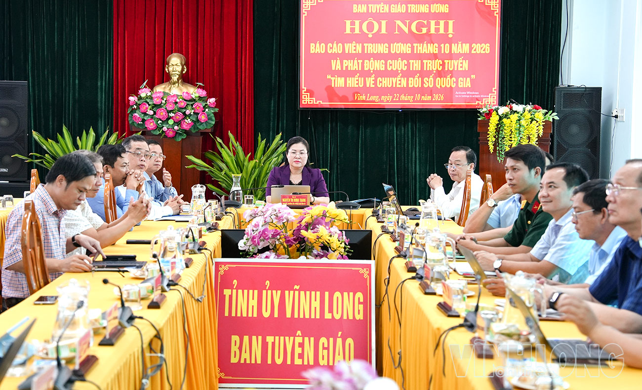 Đồng chí Nguyễn Thị Minh Trang- Ủy viên Ban Thường vụ Tỉnh ủy, Trưởng Ban Tuyên giáo Tỉnh ủy chủ trì điểm cầu tại Ban Tuyên giáo Tỉnh ủy Vĩnh Long.