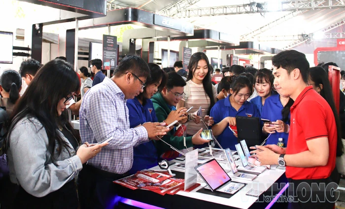 Tân sinh viên Vĩnh Long trải nghiệm công nghệ AI tại S-CAMP 2026