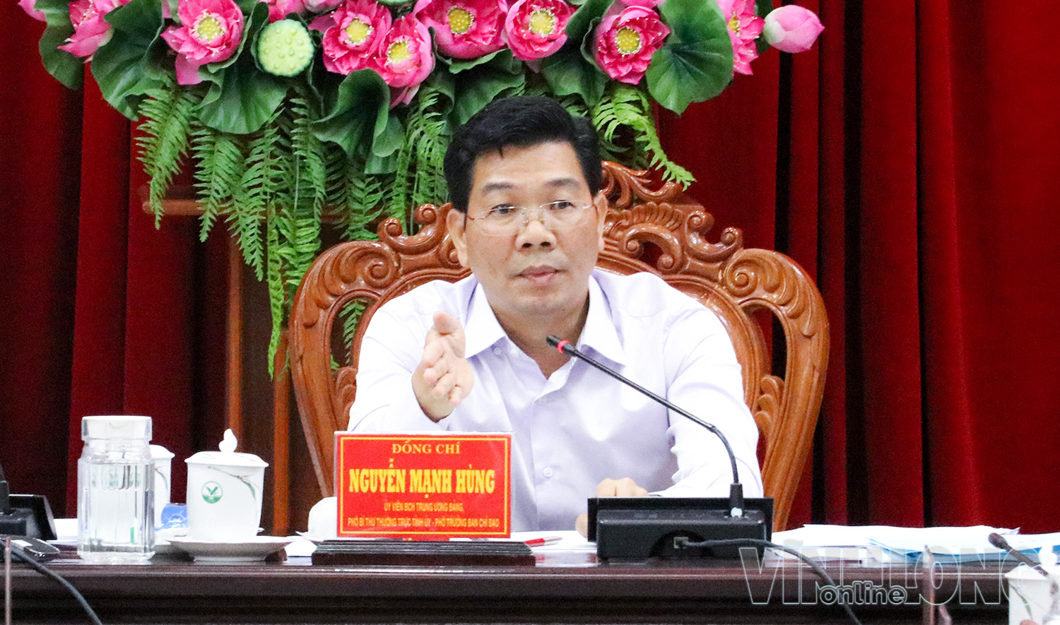 Đồng chí Nguyễn Mạnh Hùng - Ủy viên Ban Chấp hành Trung ương Đảng, Phó Bí thư Thường trực Tỉnh ủy, Phó Trưởng Ban Chỉ đạo chủ trì cuộc họp.