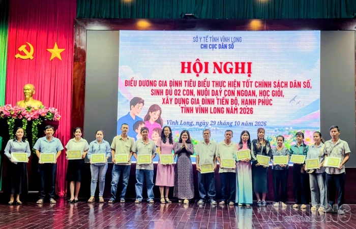 Tuyên dương 319 gia đình tiêu biểu thực hiện tốt chính sách dân số