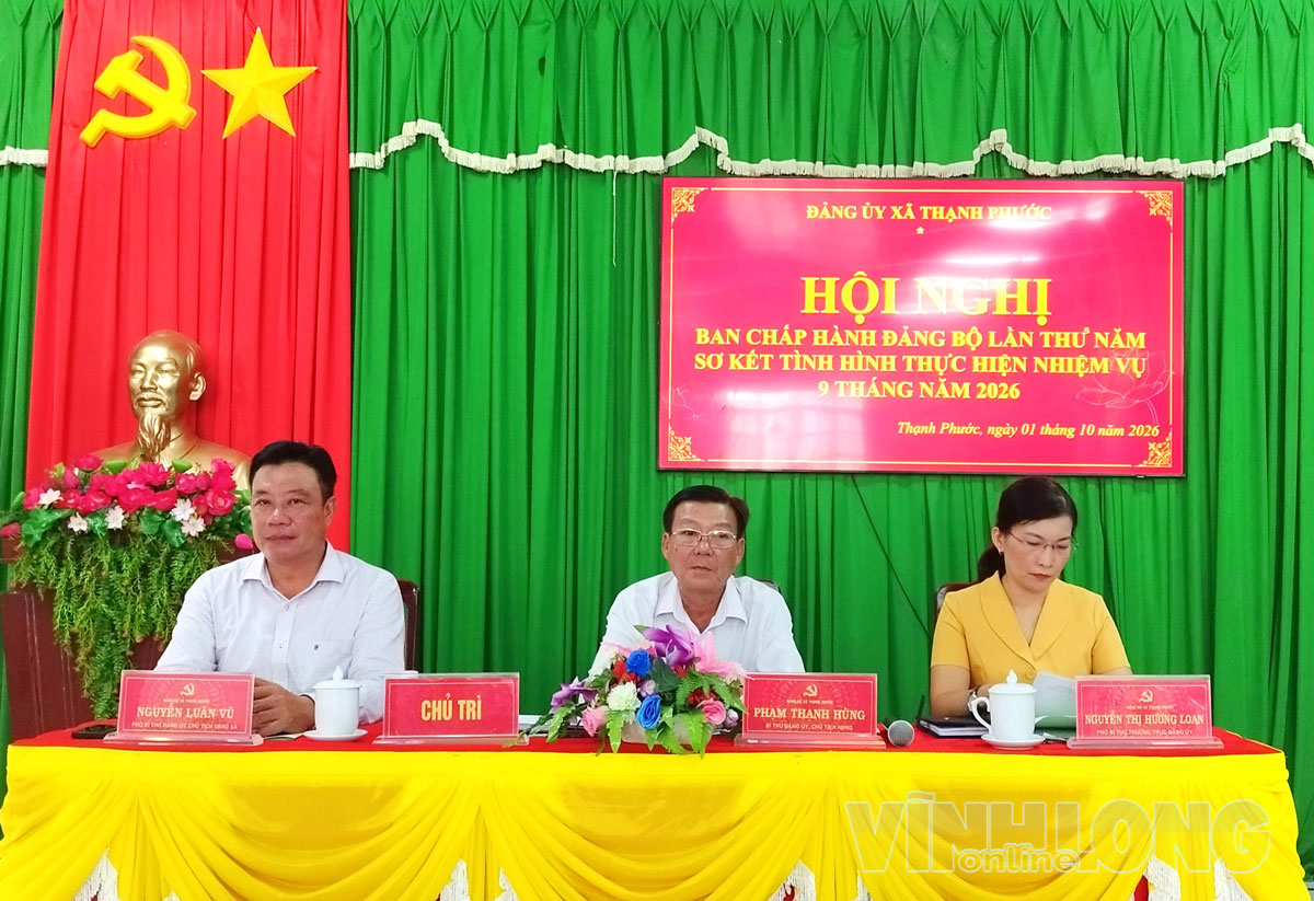 Chủ trì hội nghị.