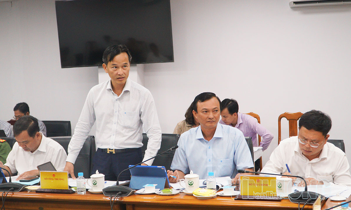 Đại diện Sở Công Thương nêu ý kiến về các nội dung liên quan.