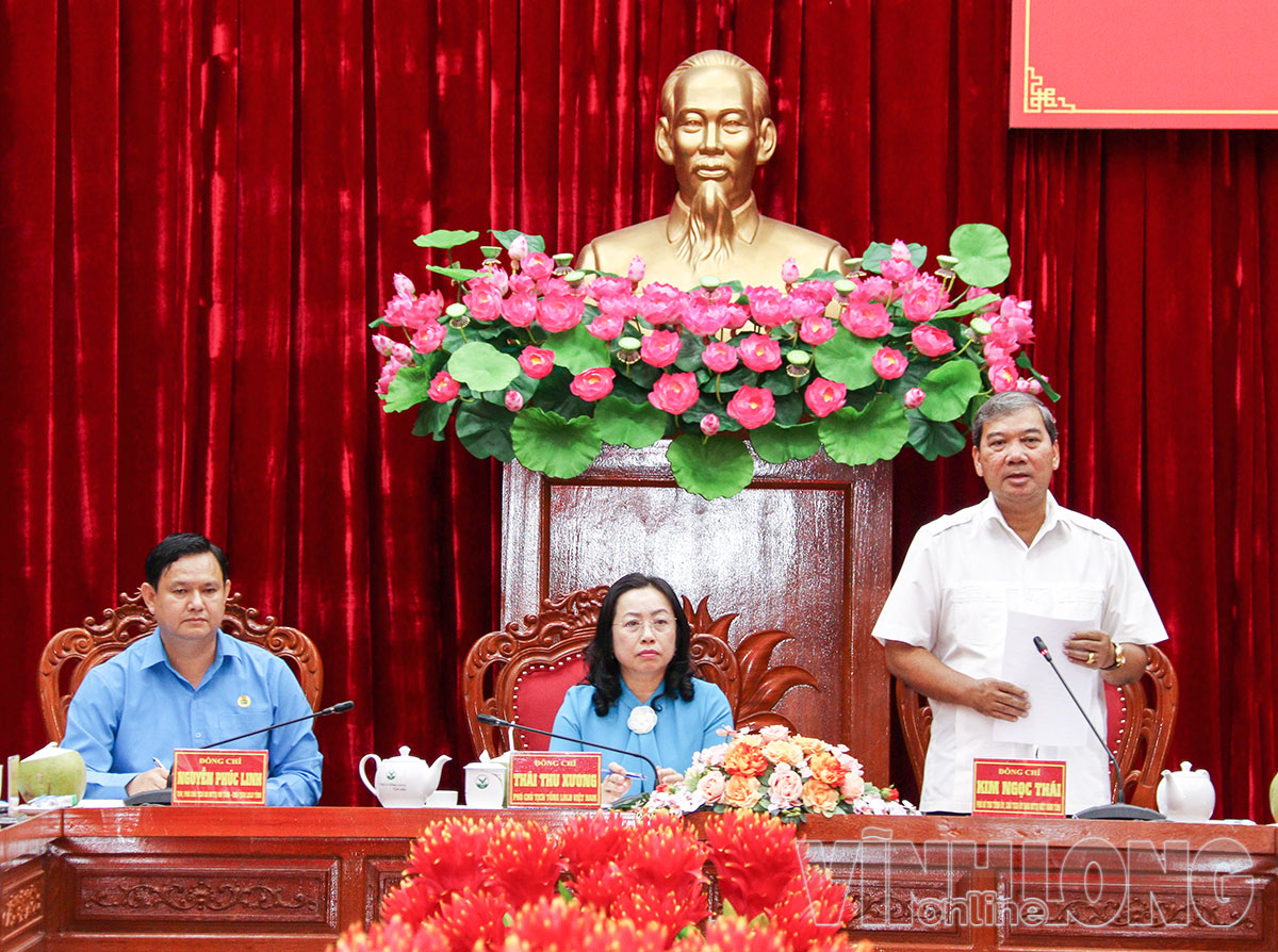 Đồng chí Kim Ngọc Thái - Phó Bí thư Tỉnh ủy, Chủ tịch Ủy ban MTTQ Việt Nam tỉnh phát biểu tại buổi làm việc.
