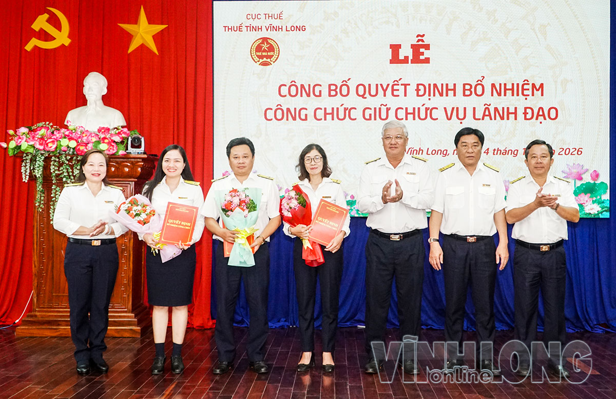 Dịp này, Thuế tỉnh công bố và trao các quyết định bổ nhiệm công chức lãnh đạo.