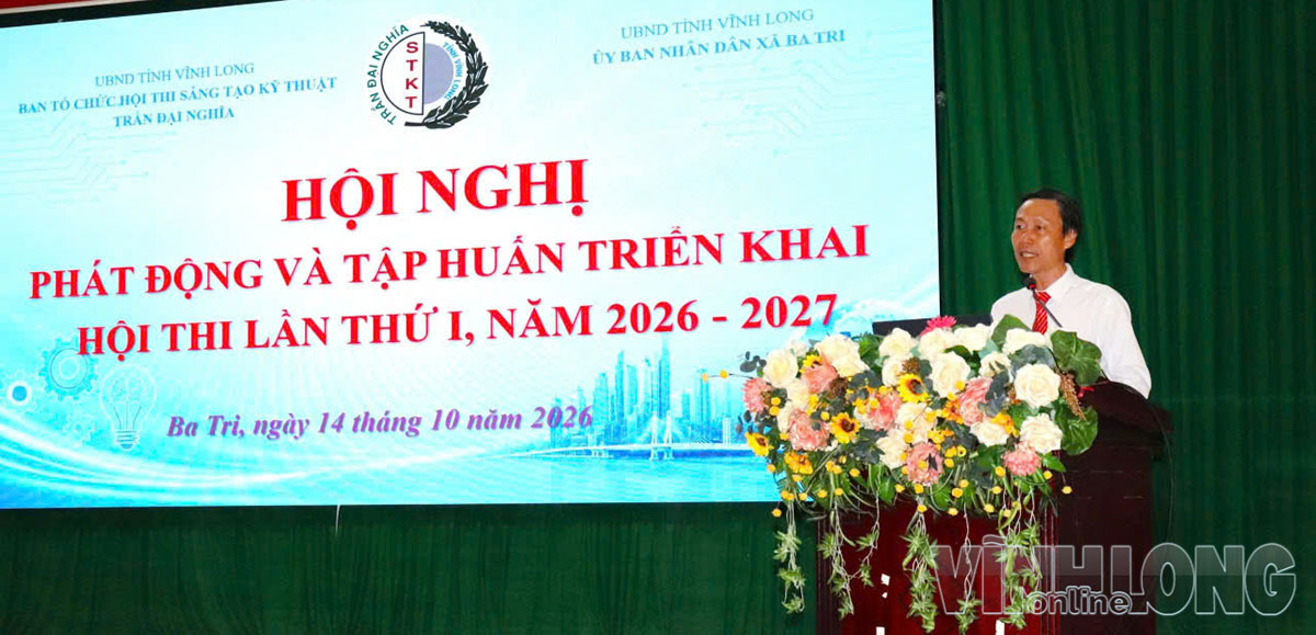 Phó Chủ tịch UBND xã Ba Tri Phan Hoàng Diệu phát biểu tại hội nghị.