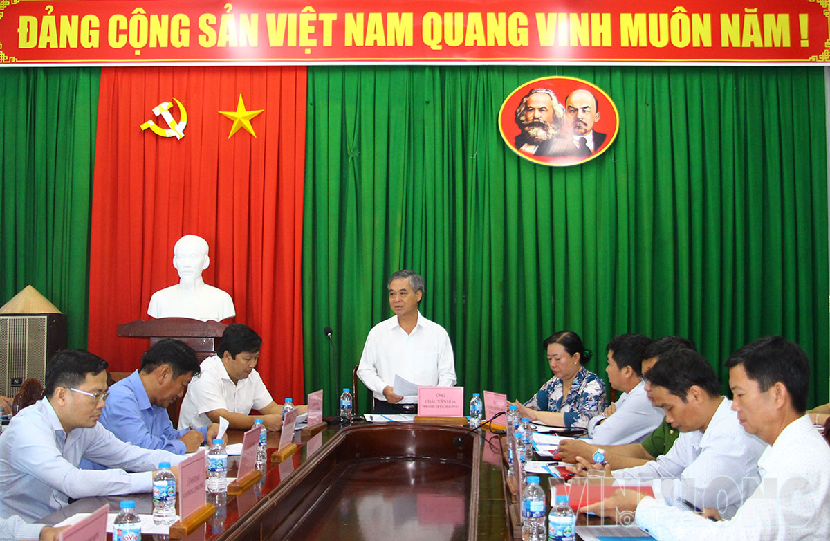 Phó Chủ tịch UBND tỉnh Châu Văn Hòa phát biểu chỉ đạo tại buổi làm việc.