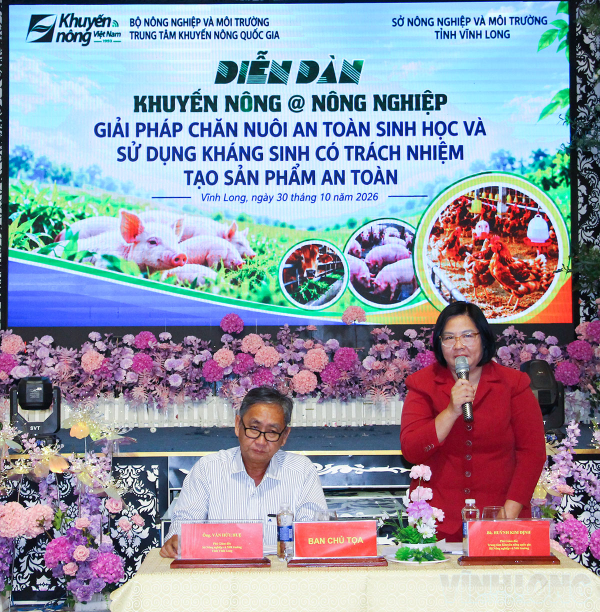 Các đại biểu tham dự diễn đàn.