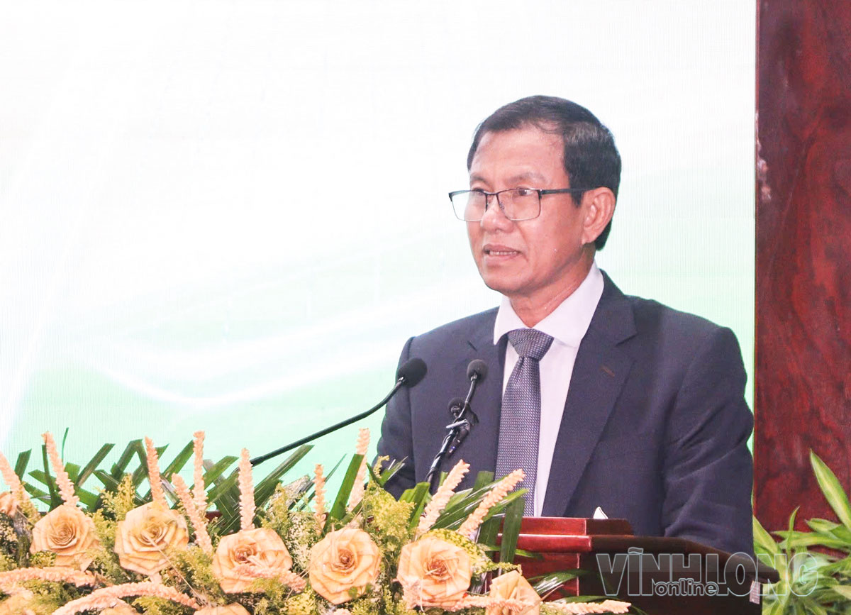 Ông Đặng Văn Chính - Ủy viên Thường vụ Tỉnh ủy, Phó Chủ tịch Thường trực UBND tỉnh phát biểu khai mạc.