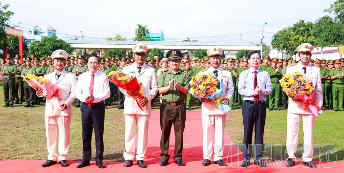 Vĩnh Long thành lập Trung đoàn Cảnh sát cơ động dự bị chiến đấu