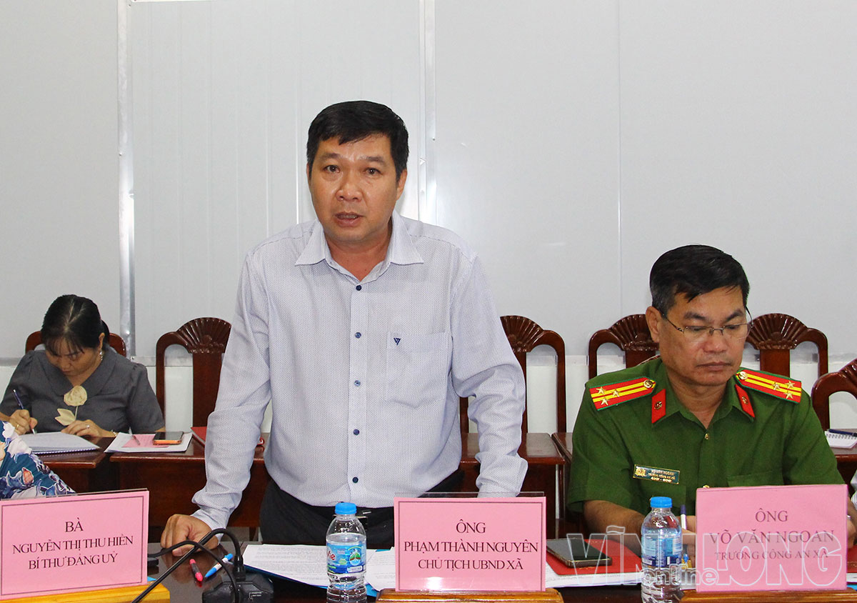 Đại diện địa phương báo cáo tình hình thiệt hại, công tác khắc phục sự cố ngập úng.