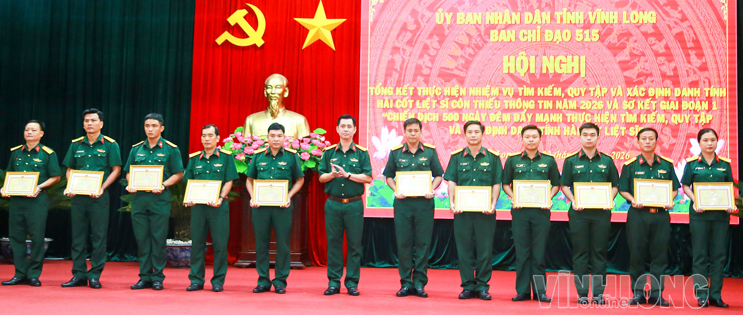 Bộ Chỉ huy Quân sự tỉnh tặng giấy khen cho các tập thể, cá nhân đạt thành tích xuất sắc nhiệm vụ tìm kiếm, quy tập và xác định danh tính hài cốt liệt sĩ.