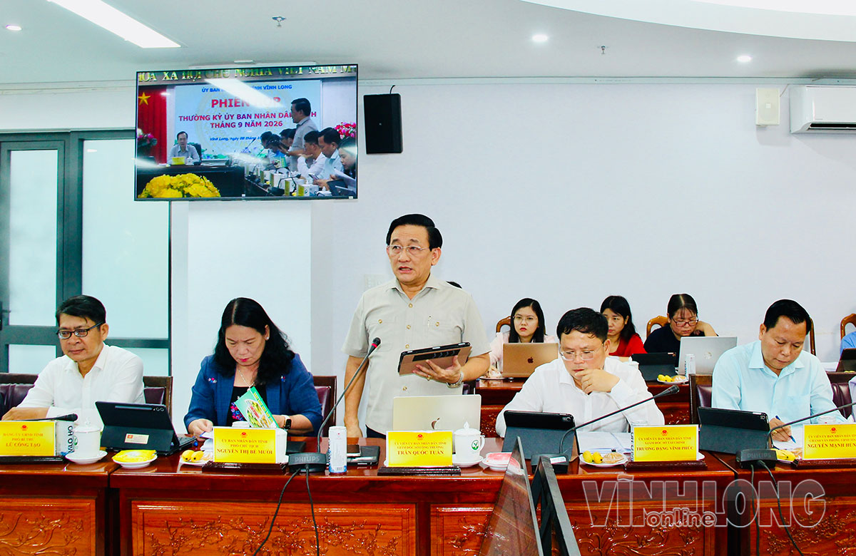Đồng chí Trần Quốc Tuấn- Ủy viên Ban Thường vụ Tỉnh ủy, Giám đốc Sở Công thương phát biểu tại phiên họp.