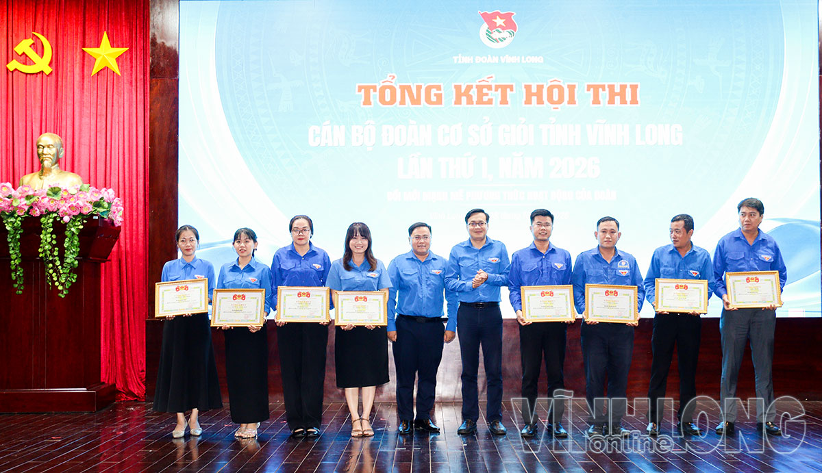 Tỉnh Đoàn trao giải thưởng cho các cá nhân xuất sắc đạt giải chuyên đề, giải khuyến khích của Hội thi cán bộ đoàn cơ sở giỏi tỉnh Vĩnh Long lần thứ I, năm 2026.

