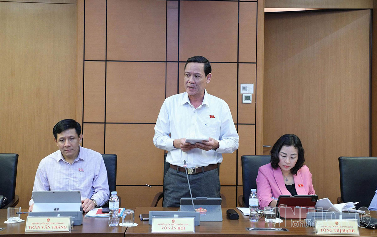 
Thiếu tướng Võ Văn Hội, Ủy viên chuyên trách, Uỷ ban Quốc phòng, An ninh và Đối ngoại của Quốc hội phát biểu tại Tổ ngày 19/10/2026.