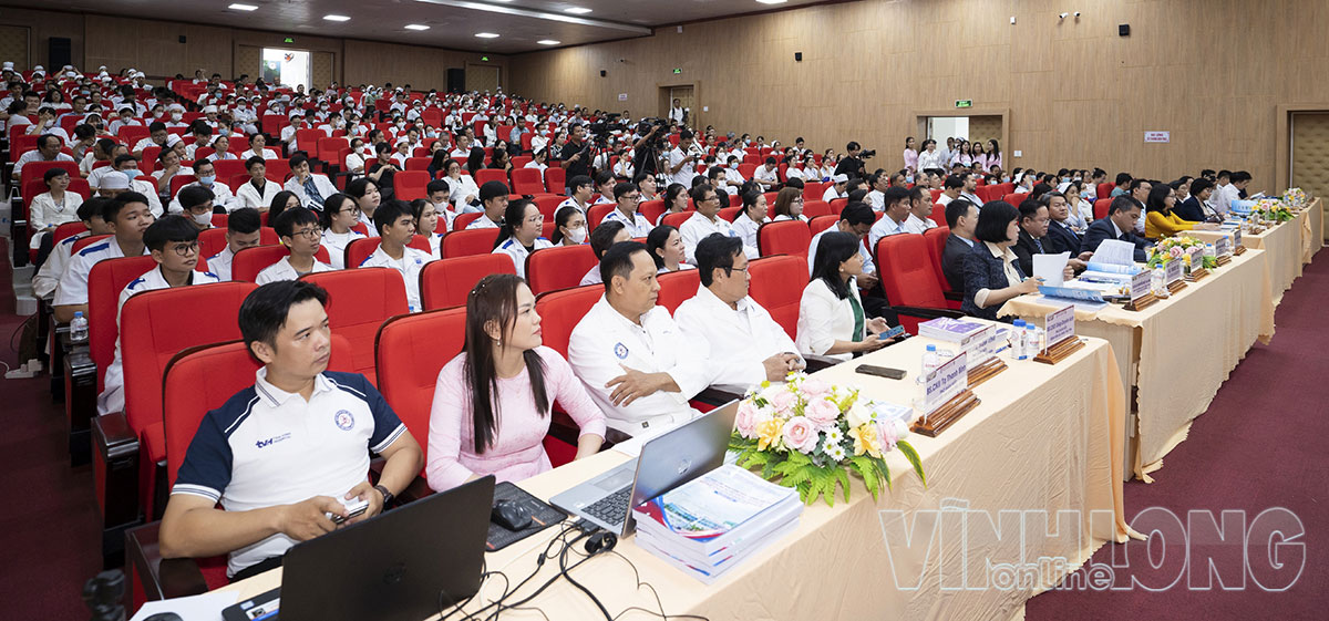 Đại biểu tham dự hội thảo.