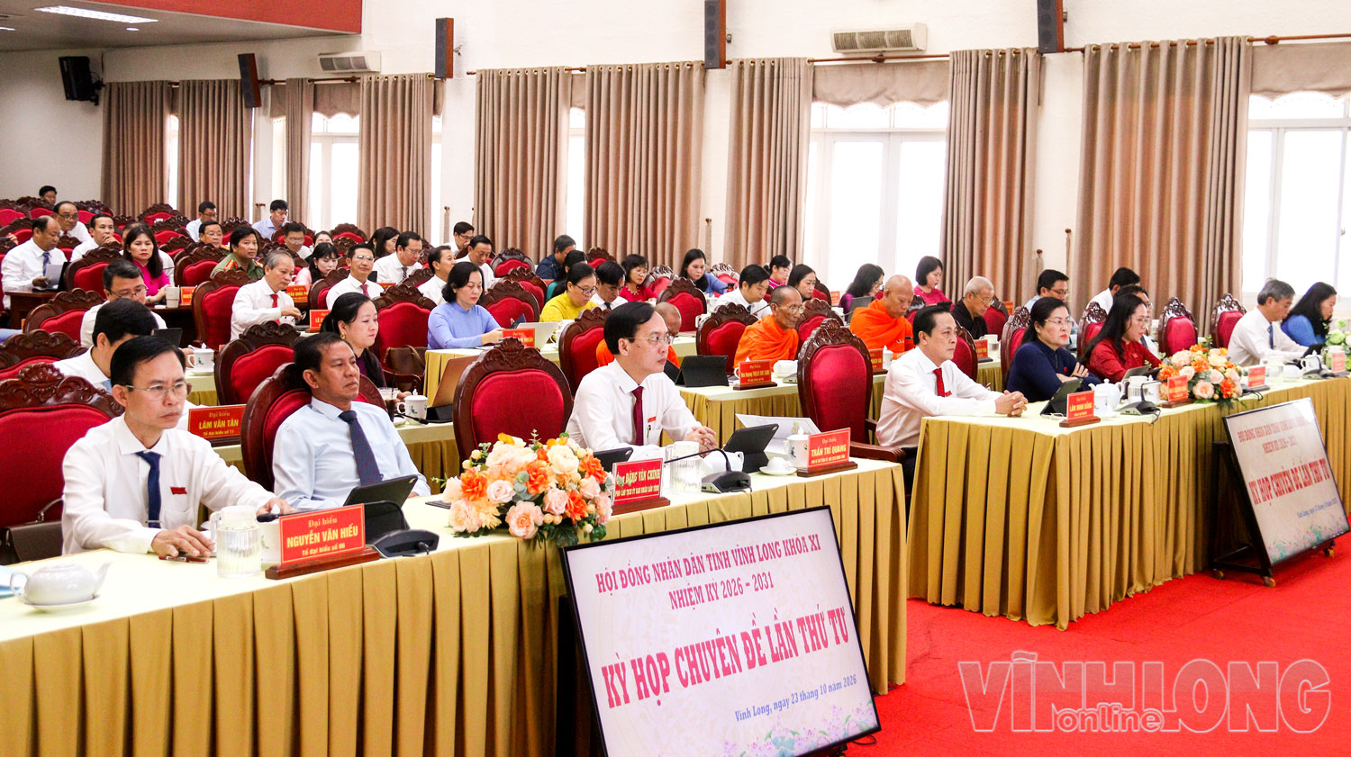 Lãnh đạo tỉnh tham dự kỳ họp.