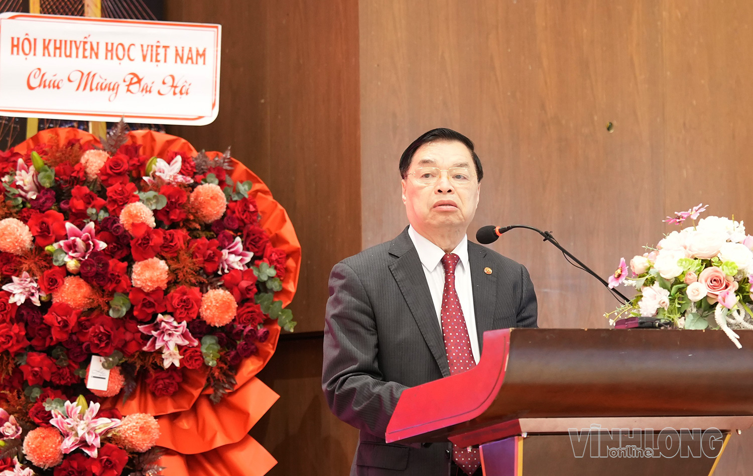 Đồng chí Lê Mạnh Hùng - Phó Chủ tịch kiêm Tổng Thư ký Hội Khuyến học Việt Nam phát biểu chỉ đạo đại hội.