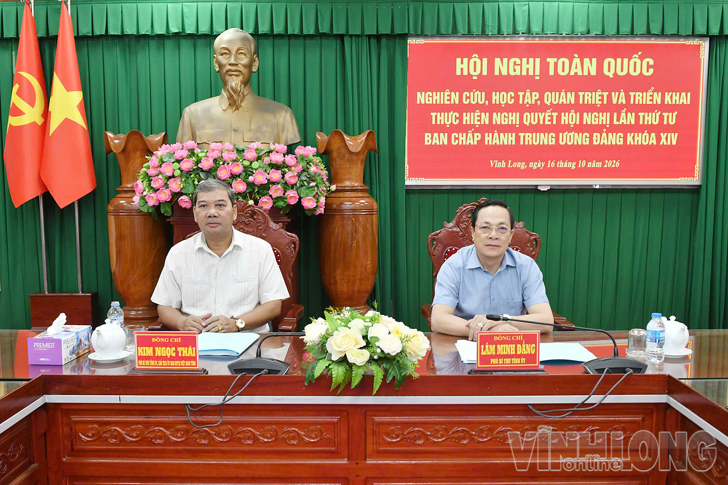 Các đồng chí: Kim Ngọc Thái- Phó Bí thư Tỉnh ủy, Chủ tịch Ủy ban MTTQ Việt Nam tỉnh; Lâm Minh Đằng- Phó Bí thư Tỉnh ủy đồng chủ trì Hội nghị tại điểm cầu cấp tỉnh (khu vực Trà Vinh).