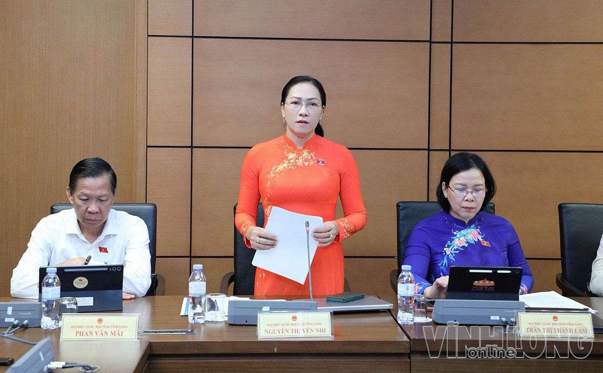 Nguyễn Thị Yến Nhi, Tỉnh ủy viên, Phó Trưởng Đoàn chuyên trách Đoàn ĐBQH tỉnh Vĩnh Long phát biểu tại Tổ 15, ngày 19/10/2026.
