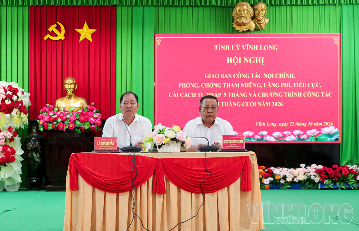Lãnh đạo Ban Nội chính Tỉnh ủy điều hành hội nghị.