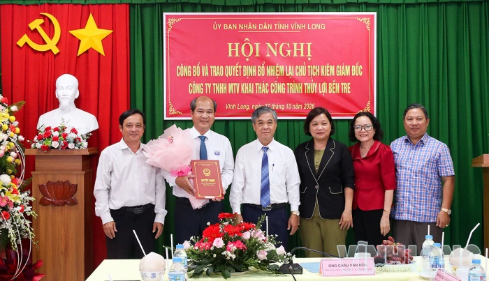 Công bố quyết định bổ nhiệm lại và nghỉ hưu đối với cán bộ