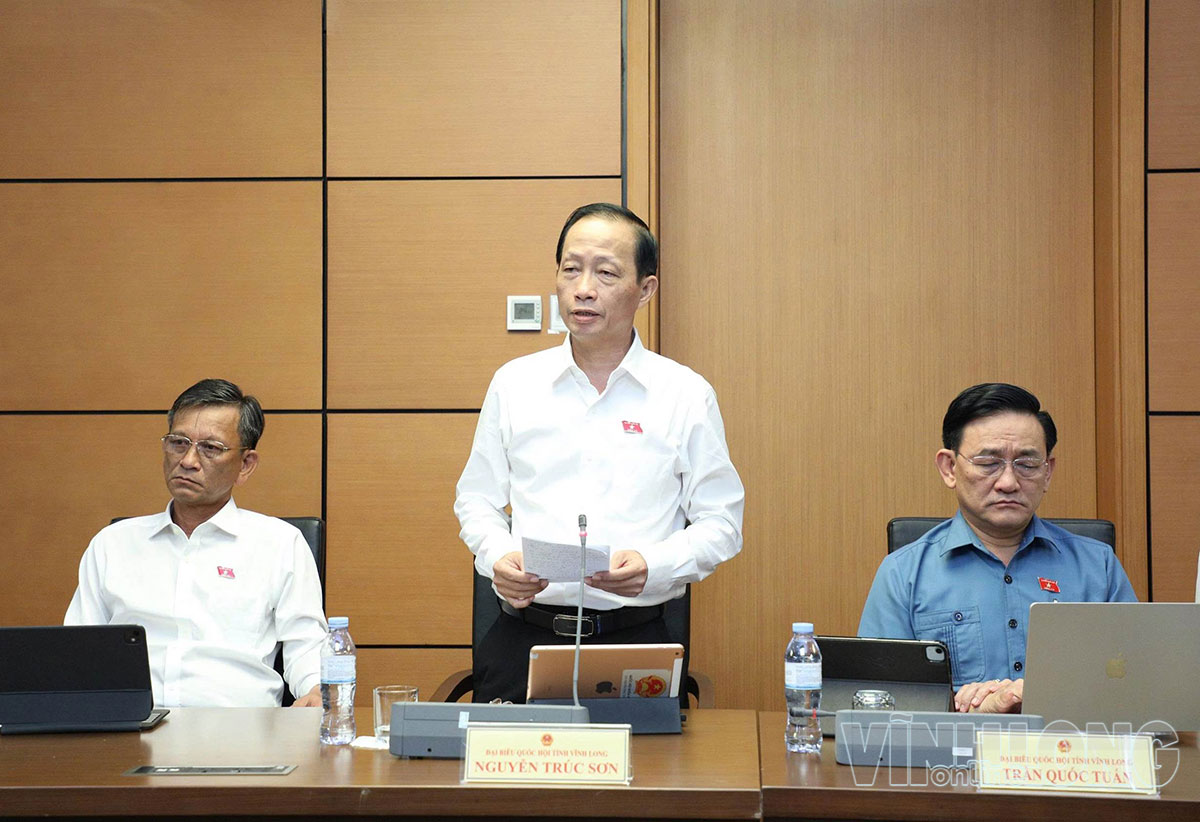 


Đại biểu Nguyễn Trúc Sơn, Ủy viên Ban Thường vụ Tỉnh ủy, Phó Chủ tịch Ủy ban nhân dân tỉnh Vĩnh Long phát biểu thảo luận tại Tổ 15.
