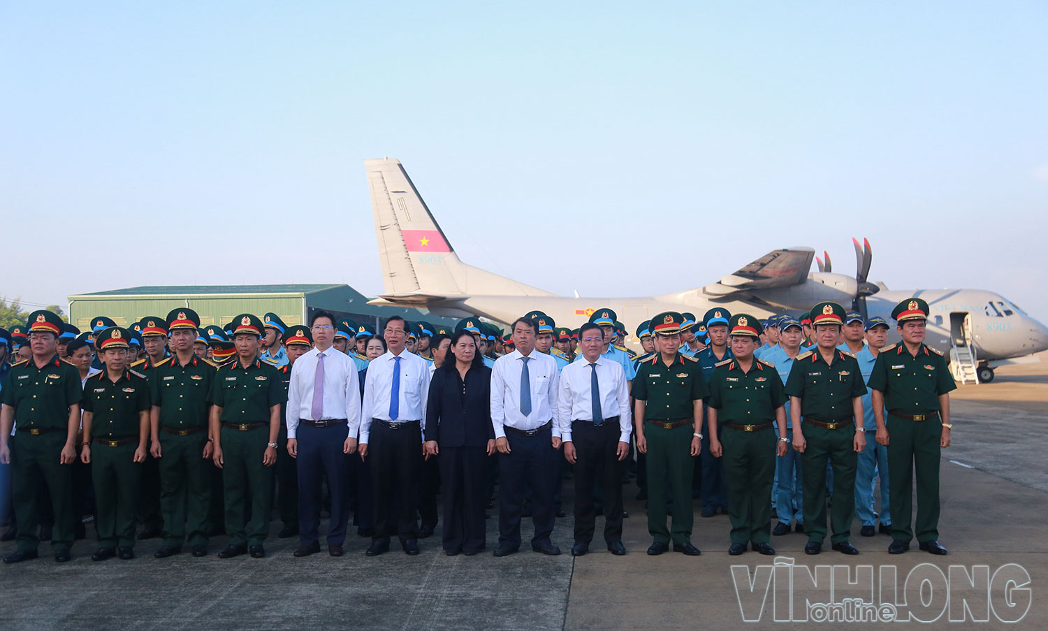 Lãnh đạo Quân khu 9, Quân chủng Phòng không – Không quân và các tỉnh, thành tiễn các lực lượng lên đường thực hiện nhiệm vụ.