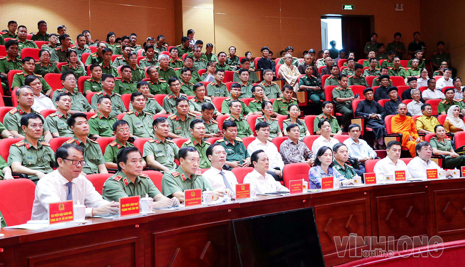 Đại biểu tham dự hội nghị.
